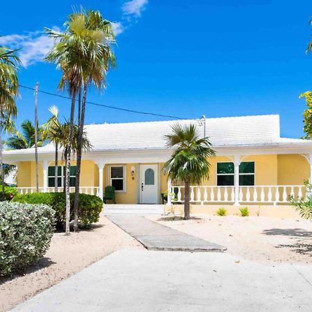 Thatch Hill - Renovated Beach House With Pool, Short Walk To The Rum Point Club Driftwood Village Екстер'єр фото