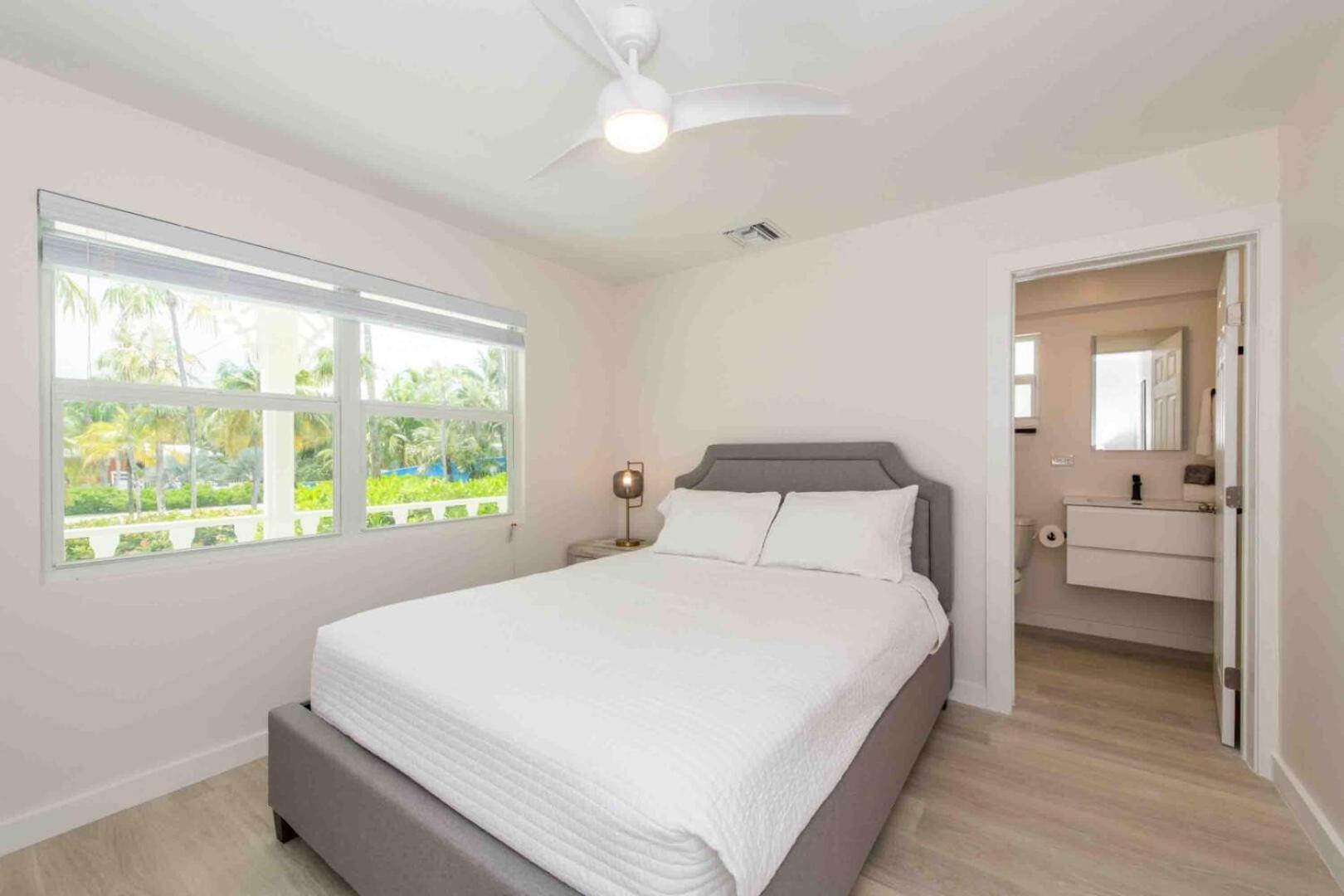 Thatch Hill - Renovated Beach House With Pool, Short Walk To The Rum Point Club Driftwood Village Екстер'єр фото