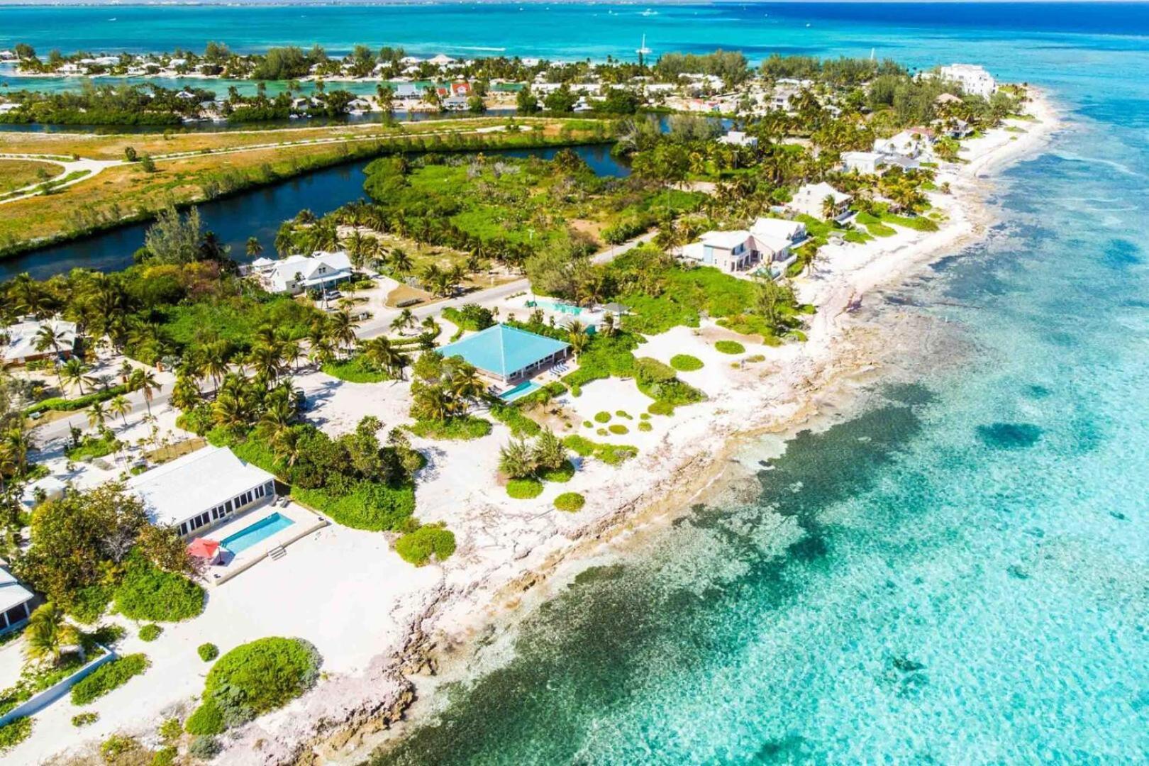 Thatch Hill - Renovated Beach House With Pool, Short Walk To The Rum Point Club Driftwood Village Екстер'єр фото