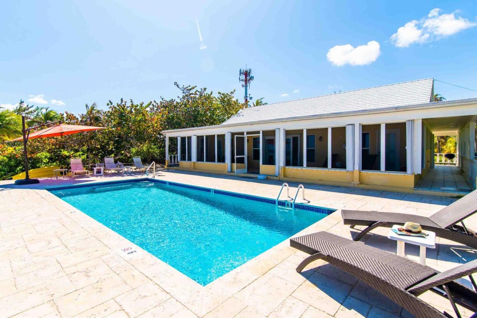 Thatch Hill - Renovated Beach House With Pool, Short Walk To The Rum Point Club Driftwood Village Екстер'єр фото