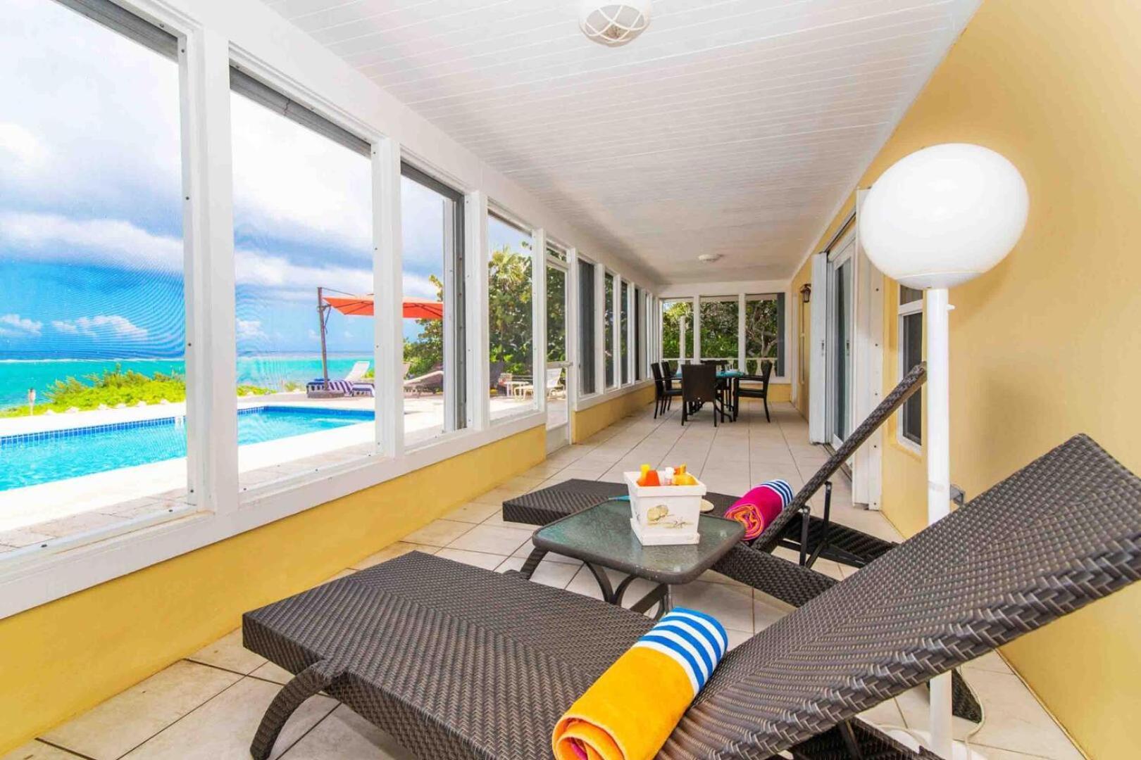 Thatch Hill - Renovated Beach House With Pool, Short Walk To The Rum Point Club Driftwood Village Екстер'єр фото
