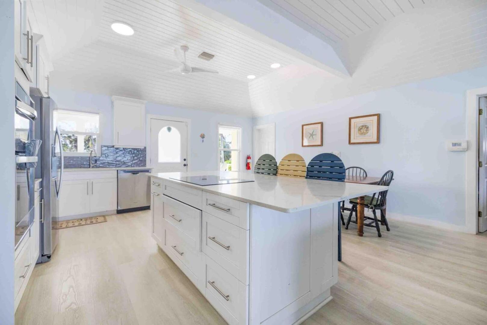 Thatch Hill - Renovated Beach House With Pool, Short Walk To The Rum Point Club Driftwood Village Екстер'єр фото