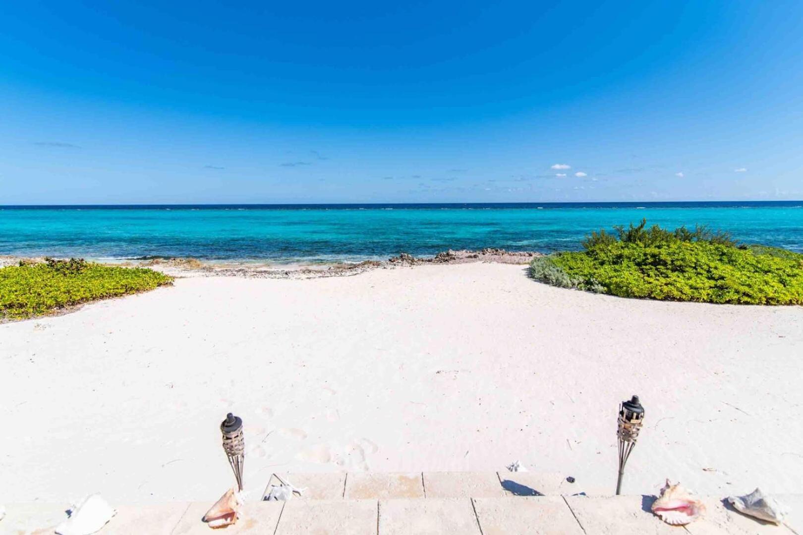Thatch Hill - Renovated Beach House With Pool, Short Walk To The Rum Point Club Driftwood Village Екстер'єр фото
