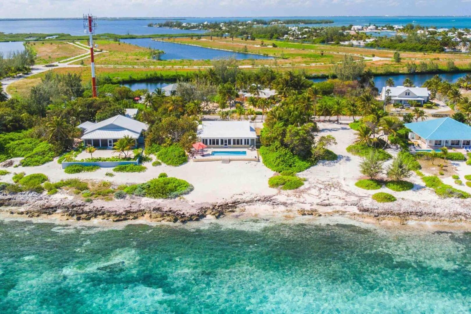 Thatch Hill - Renovated Beach House With Pool, Short Walk To The Rum Point Club Driftwood Village Екстер'єр фото