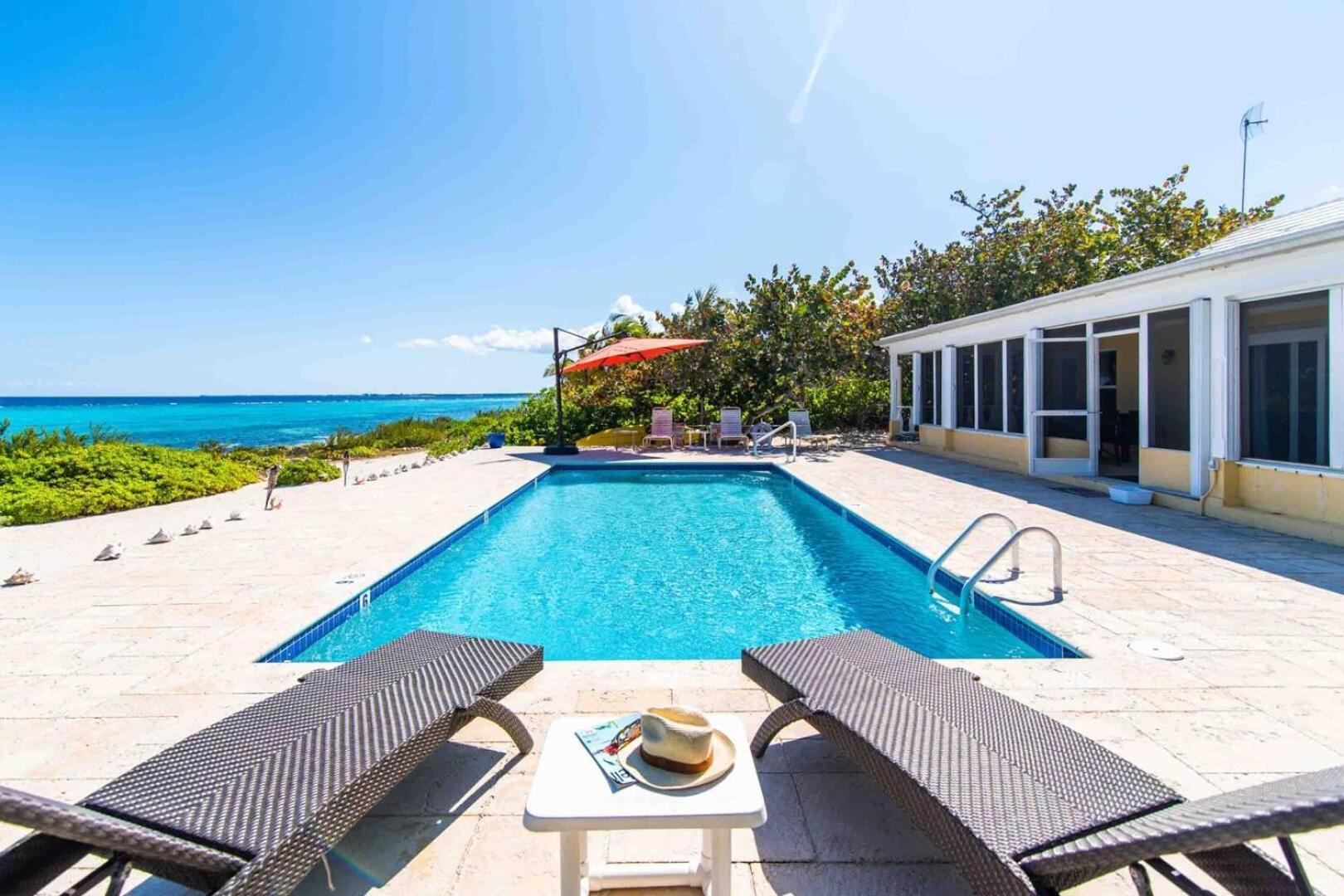 Thatch Hill - Renovated Beach House With Pool, Short Walk To The Rum Point Club Driftwood Village Екстер'єр фото
